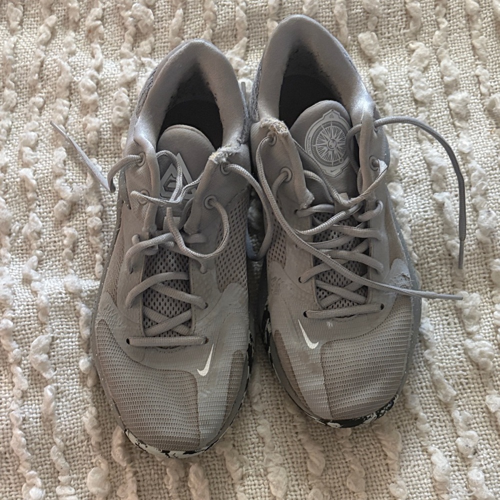 Nike Kids Sneakers in Gray